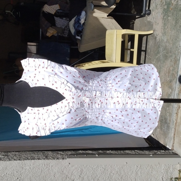 Charlotte Russe size small cherry sleeveless shirt, size Small - Picture 1 of 4